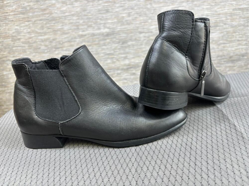 Munro Boots Womens Size 8M Black Leather Chelsea Ankle Booties Zip Comfort